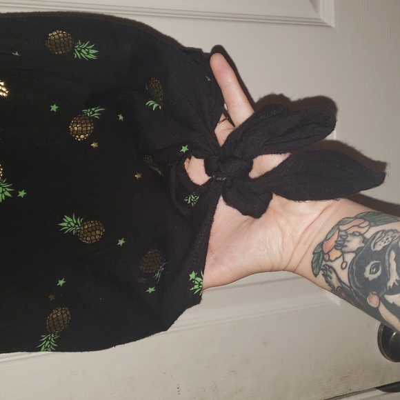 French Pastry Pineapple Reflective Crop Tank Top - Picture 5 of 5